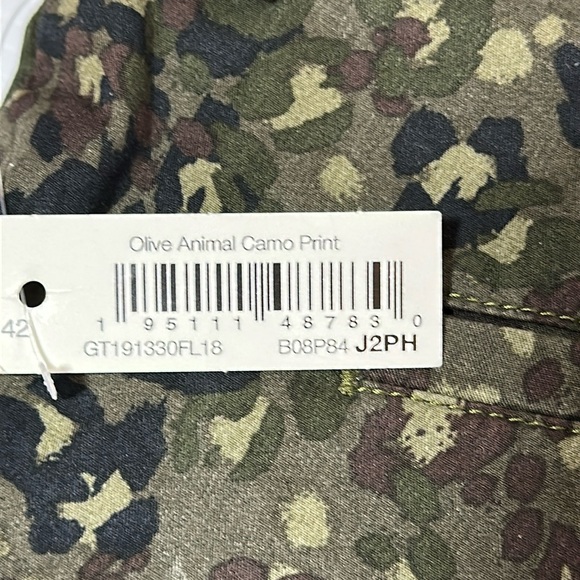 Goodthreads Flat Front Cotton Stretch Woven Green CAMO Short 42 waist NWT - Picture 6 of 9
